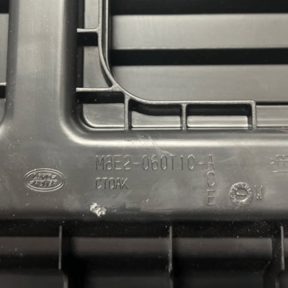 Cassetto / Vano Portaoggetti Range Rover Vogue L460 (2022 -) cod: M8E2-060T10-A