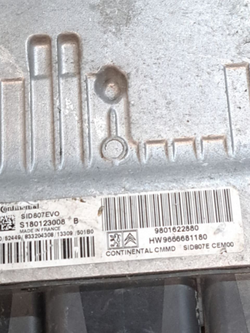 Centralina motore ecu  Peugeot 2008  1.6 hdi  (2016) COD:9801622880