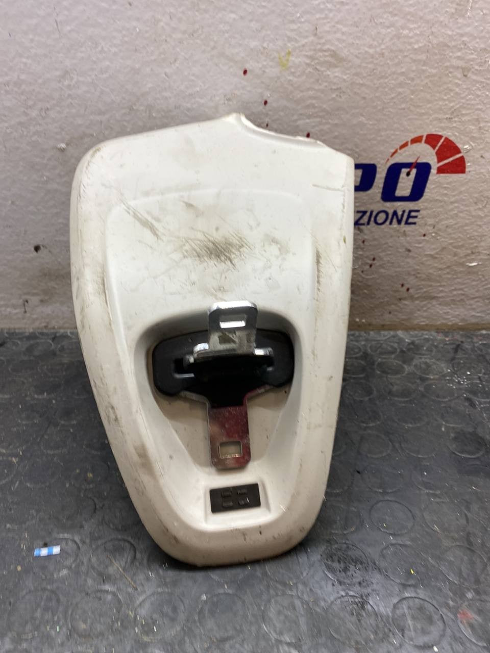 Chinghia cintura di sicurezza con supporto posteriore sinistro citroen c3 cod:9682527477