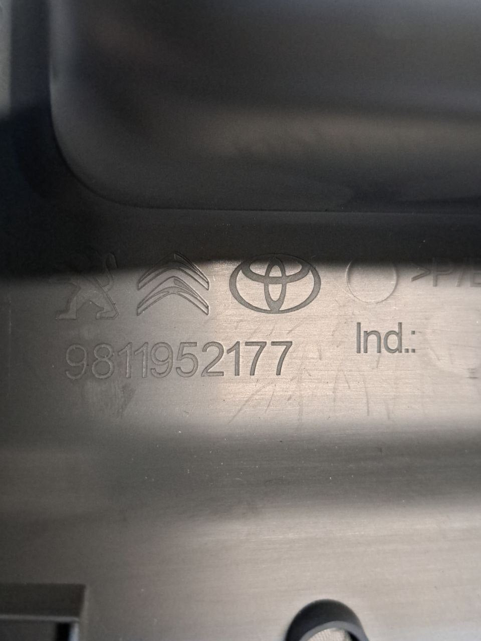 Comando regolazione altezza fari  Peugeot Expert / Citroen Jumpy / Toyota Proace / Fiat Scudo (2018) COD:9811952177