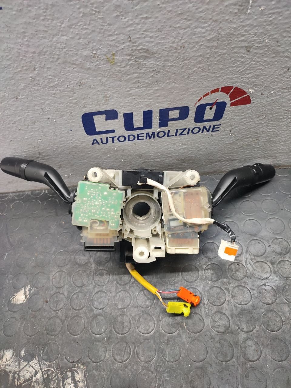 Devio luci Mazda 6 (2004) Cod:GJ5M17D318