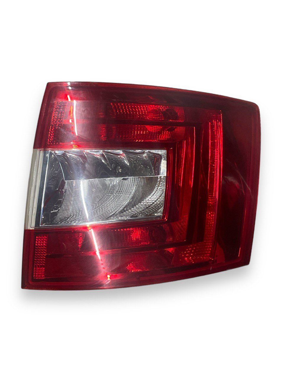 Fanale / Stop Alogeno Posteriore Destro Skoda Octavia III cod:08-665-1927R-F (2012>2019)