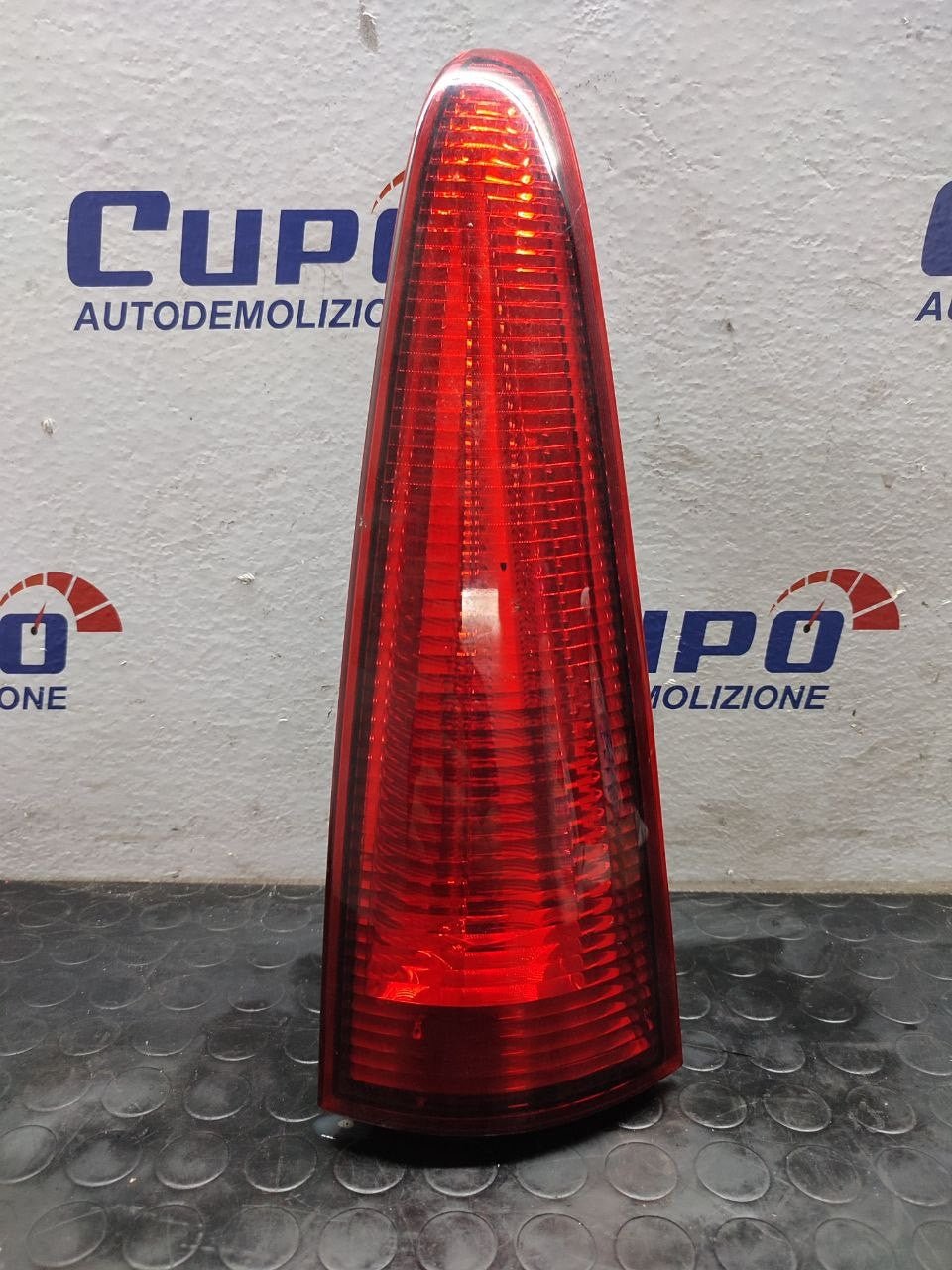 Faro / Fanale Posteriore Destro Renault Kangoo (Restyling 2013) Cod:8200419967