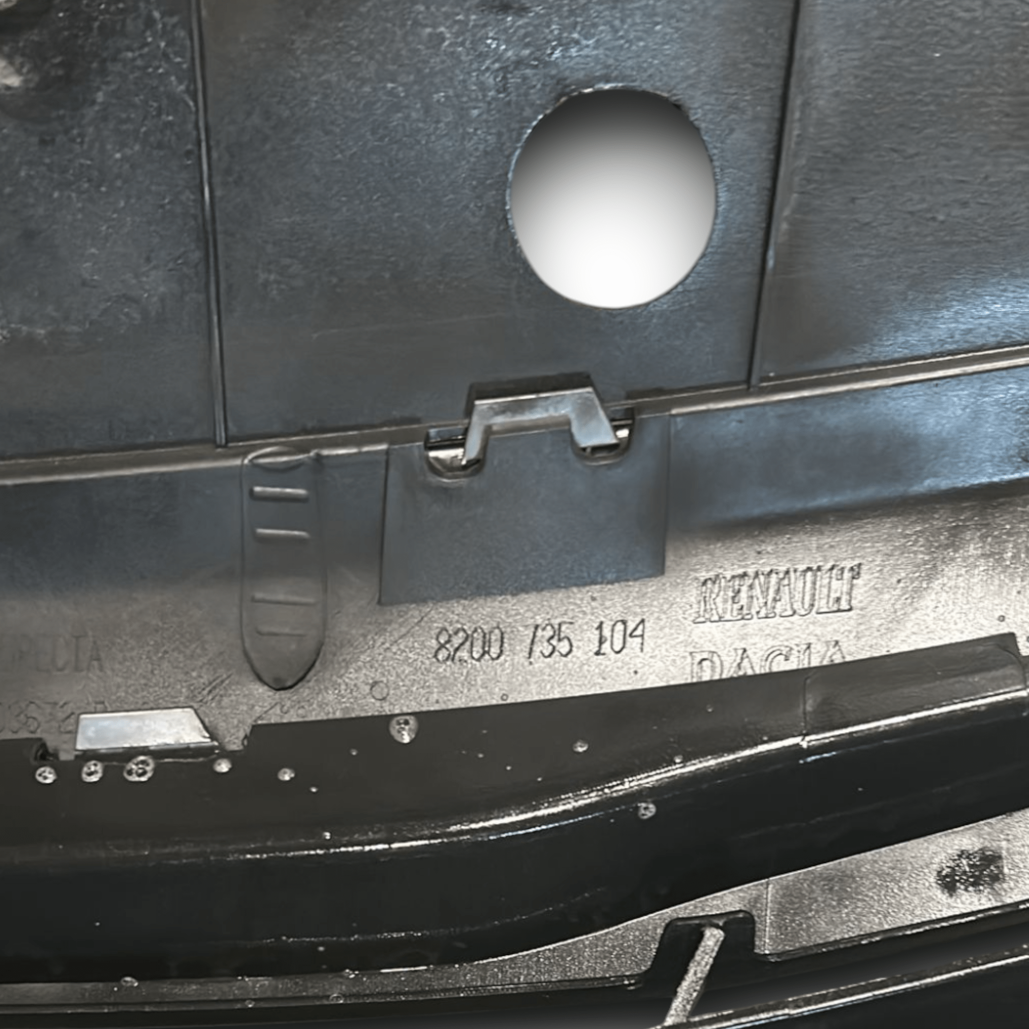 Griglia Anteriore dacia Sandero (2008 > 2012) cod:8200735104