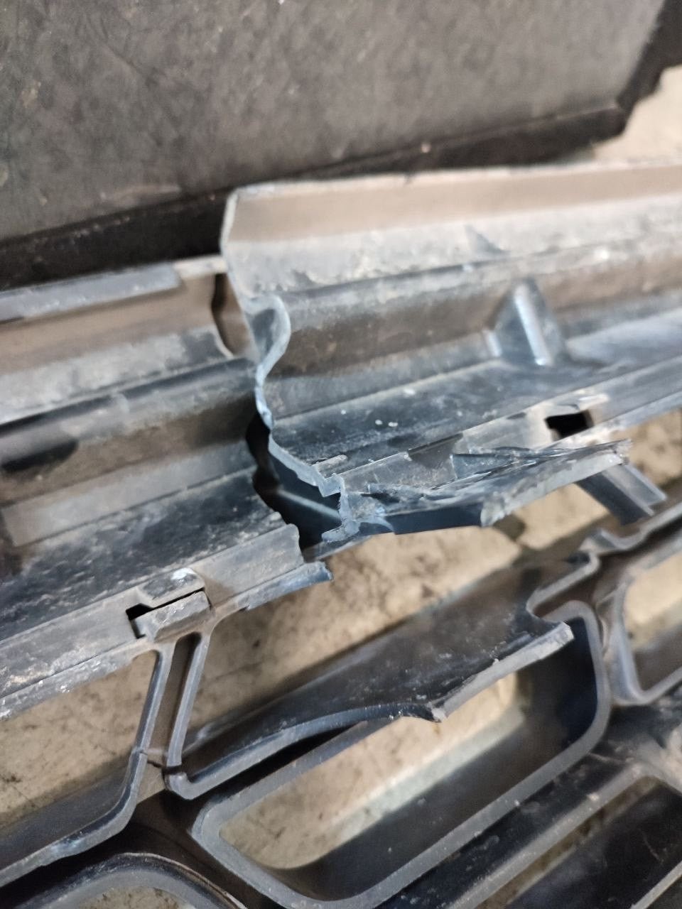 Griglia Paraurti Anteriore IVECO DAILY V Van cod: 5801342734ez