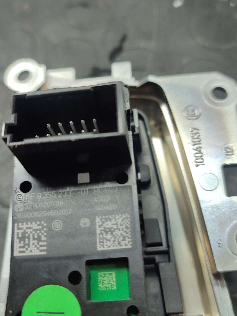 Interruttore pulsante freno di stazionamento Bmw serie 5 ( F10 / F11 - 2015 ) cod 9355233-01