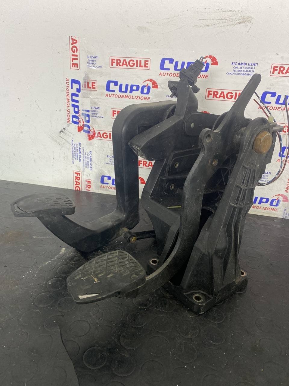 Kit Pedaliera (frizione + Freno) Mercedes-Benz Sprinter W903 (2000) cod: A9012902416 - BIBA-RICAMBI