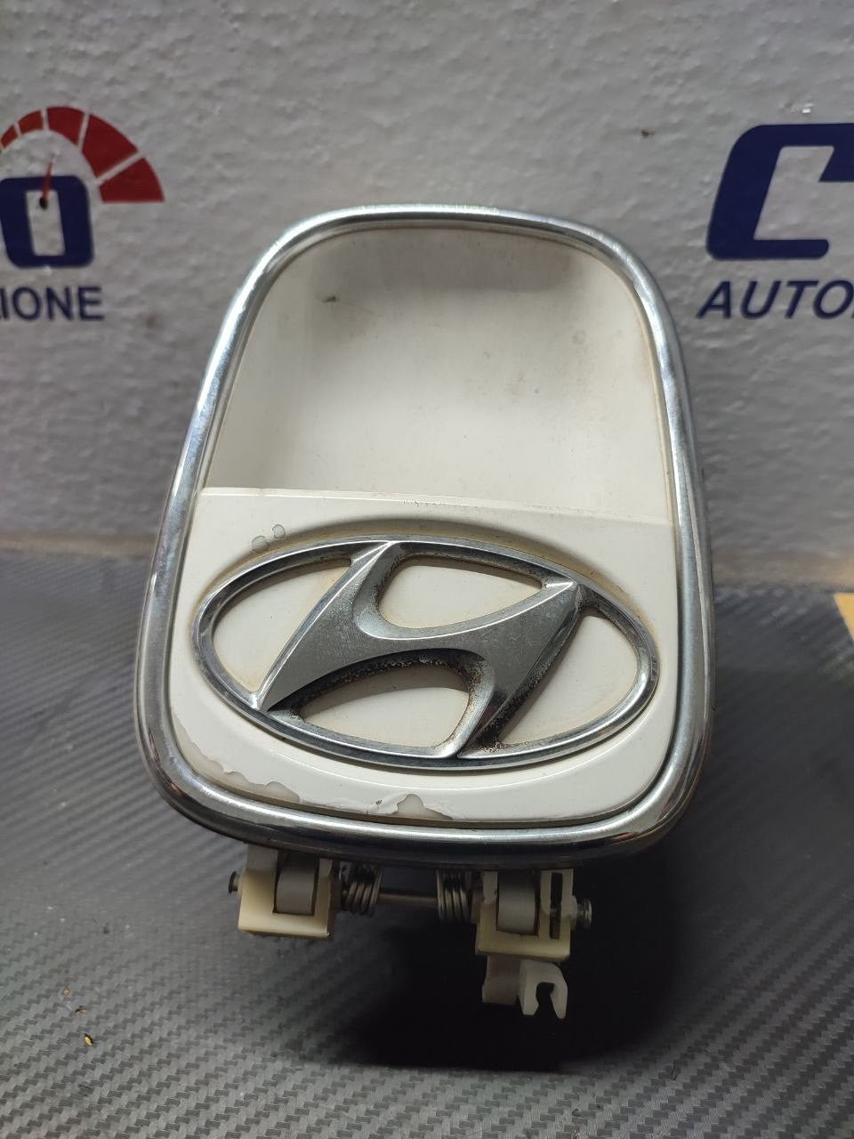 Maniglia / Maniglione Cofano/ Bagagliaio Posteriore HYUNDAI i10 (2008) Cod:1.81720-0X020
