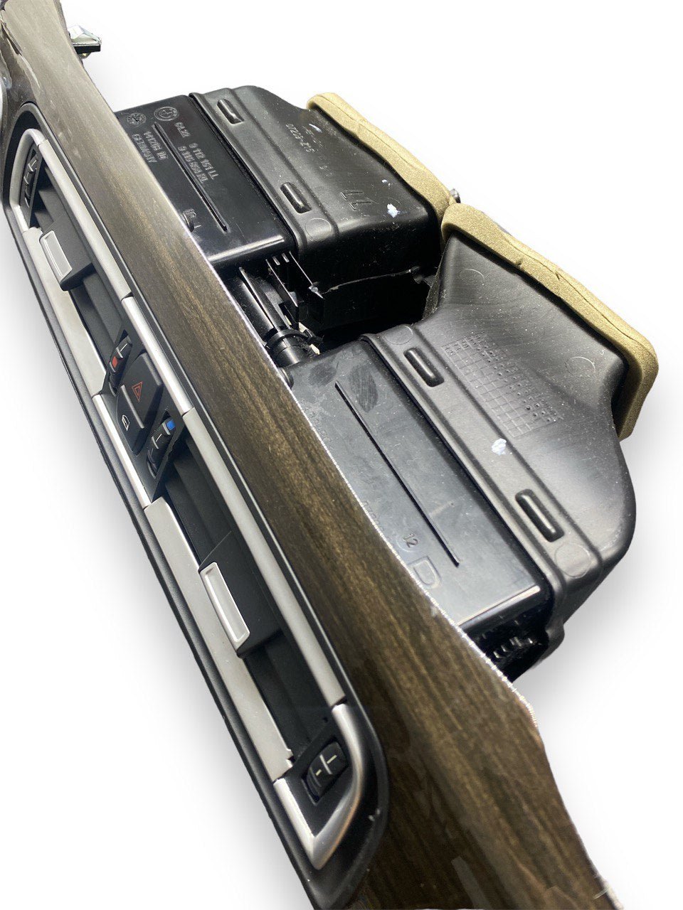 Modanatura centrale anteriore ( Pulsante Start & Stop, Bocchette aria, 4 Frecce e chiusura porte ) BMW Serie 7 ( F02 - 2015 ) cod. 9112151