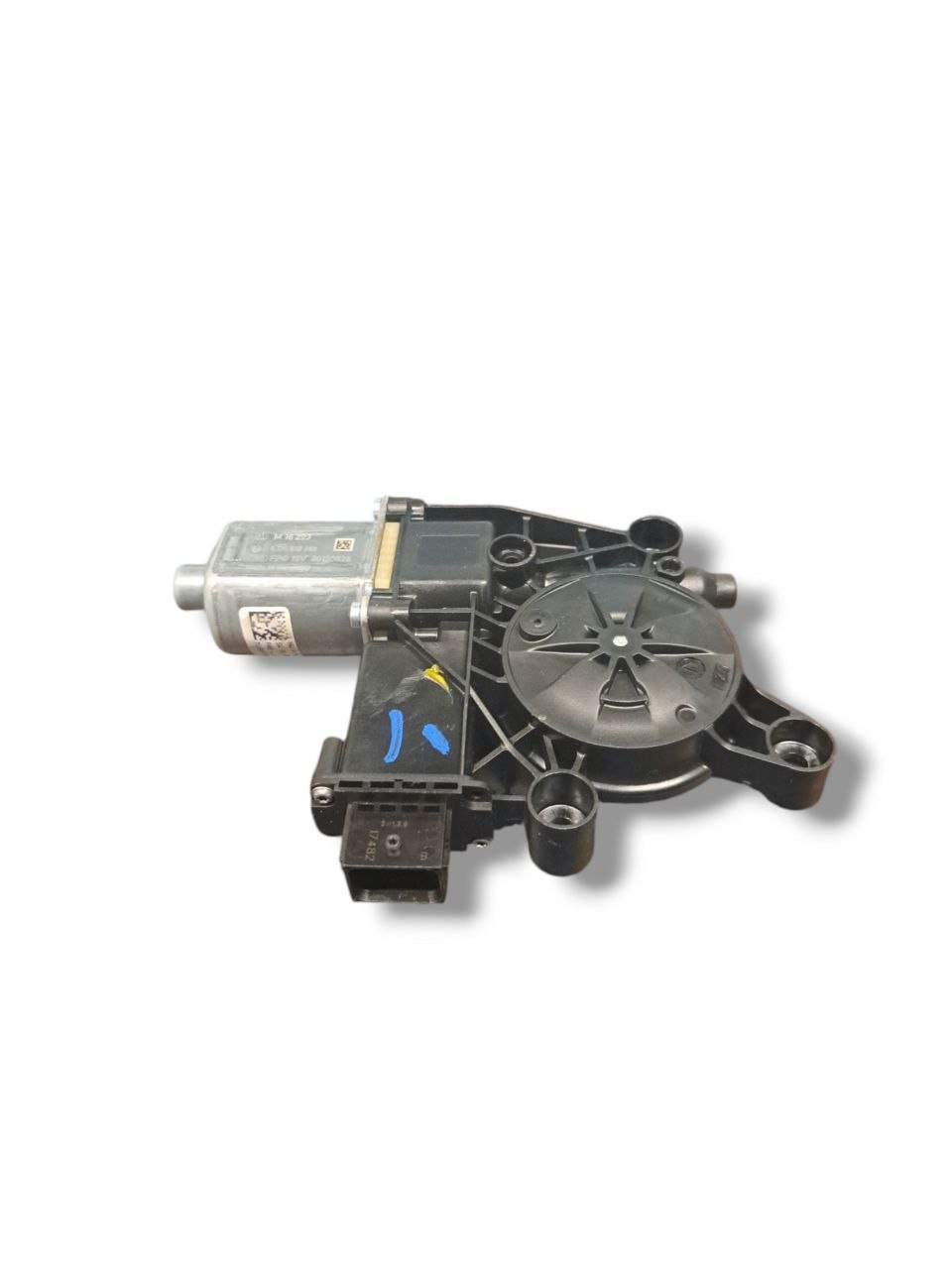 Motorino Alzavetro anteriore sinistro Alfa Romeo Stelvio (2016>) COD:0130822069