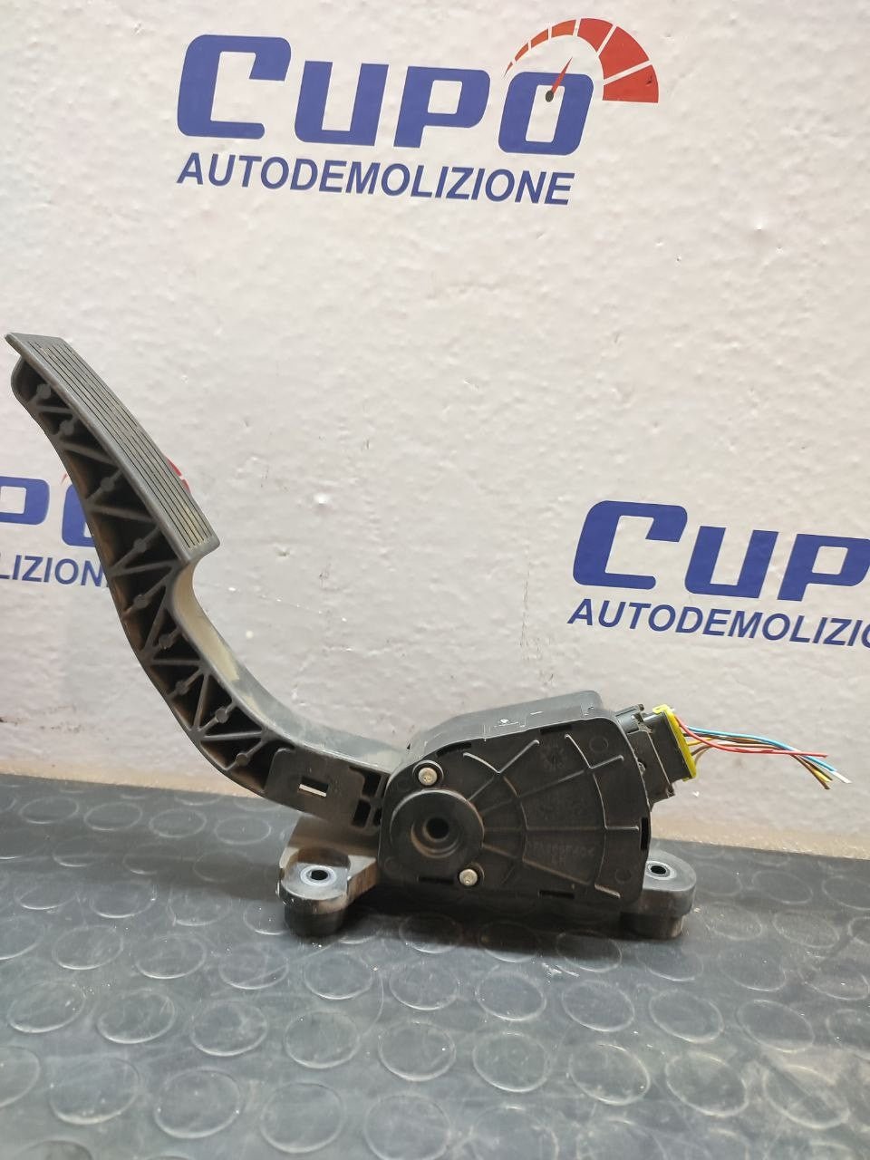Pedale acceleratore KIA VENGA 1.4 2012 cod: 32727-1p200