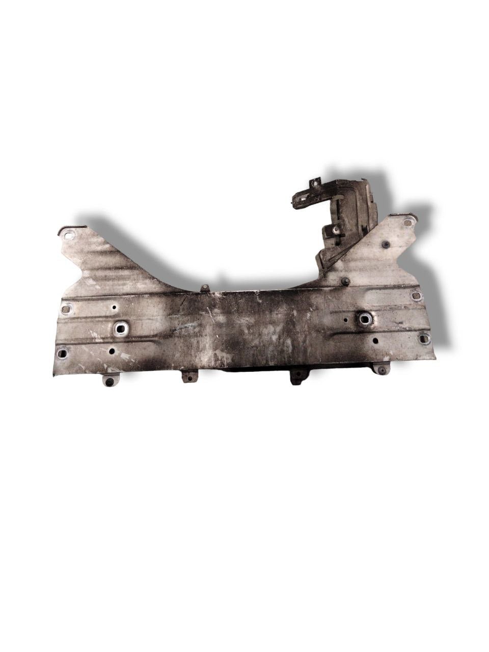 Piastra di rinforzo / supporto anteriore Audi A7 C8 (2017>) cod.4K0803341