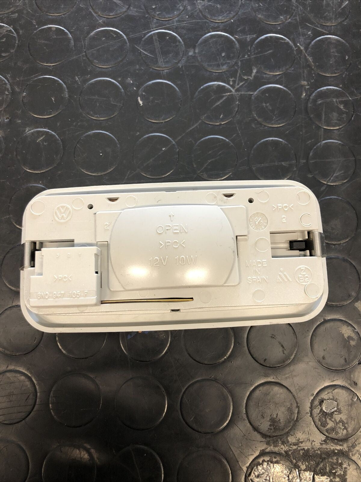 PLAFONIERA LUCE INTERNA ABITACOLO VW POLO 4^ Serie 6N0947105F 2001-2009 9N