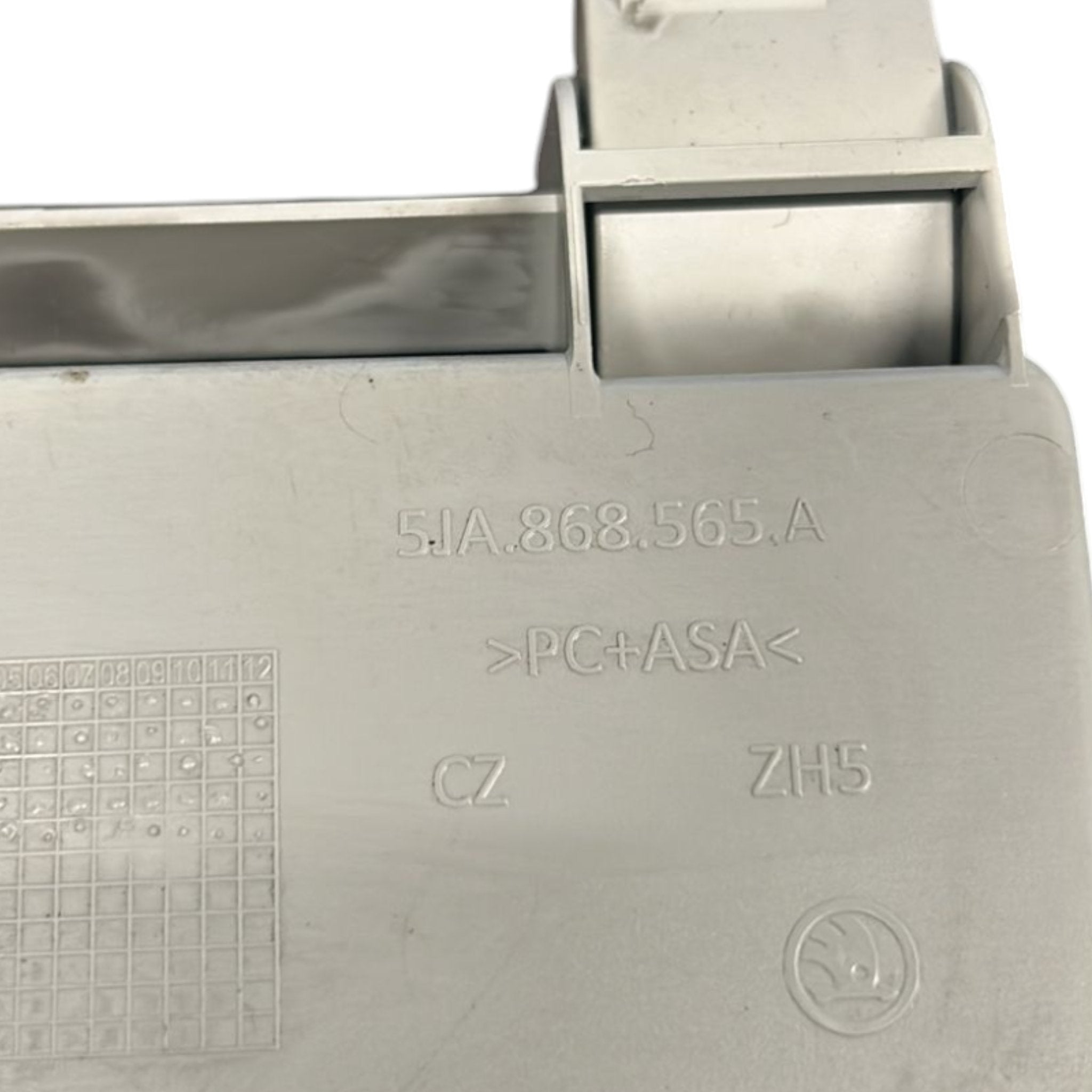 Plafoniera / Vano Porta Occhiali Skoda Fabia III cod.5JA868565A (2014 > 2021)