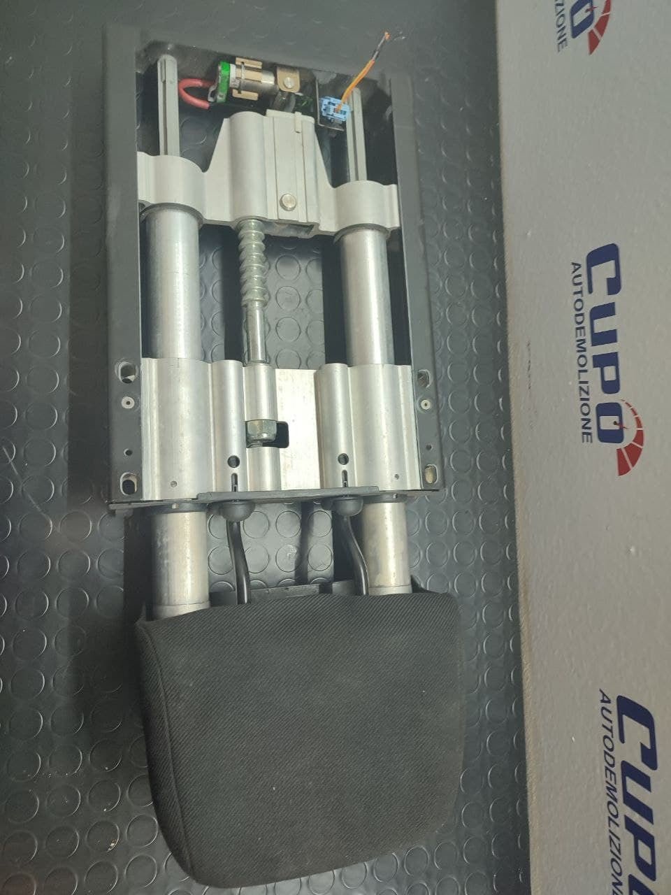 Poggiatesta con Roll-bar destro Peugeot 307 CC cod 9643468680