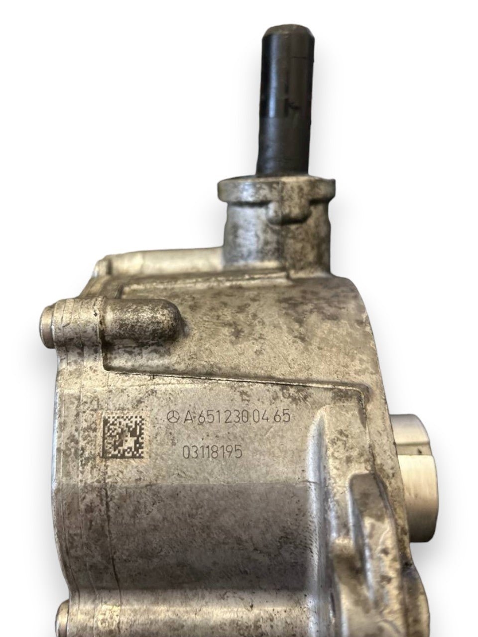Pompa a Vuoto / Depressore Mercedes - Benz Classe C W205 / Mercedes - Benz Classe C W204 / Mercedes - Benz Classe C W207 / Mercedes - Benz Classe E W212 / Mercedes - Benz Classe A W176 2.2 Diesel (2014 al 2021) cod: A6512300465