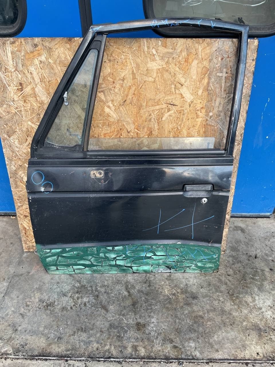 Portiera anteriore sinistra Mitsubishi Pajero l040 82-91 3p