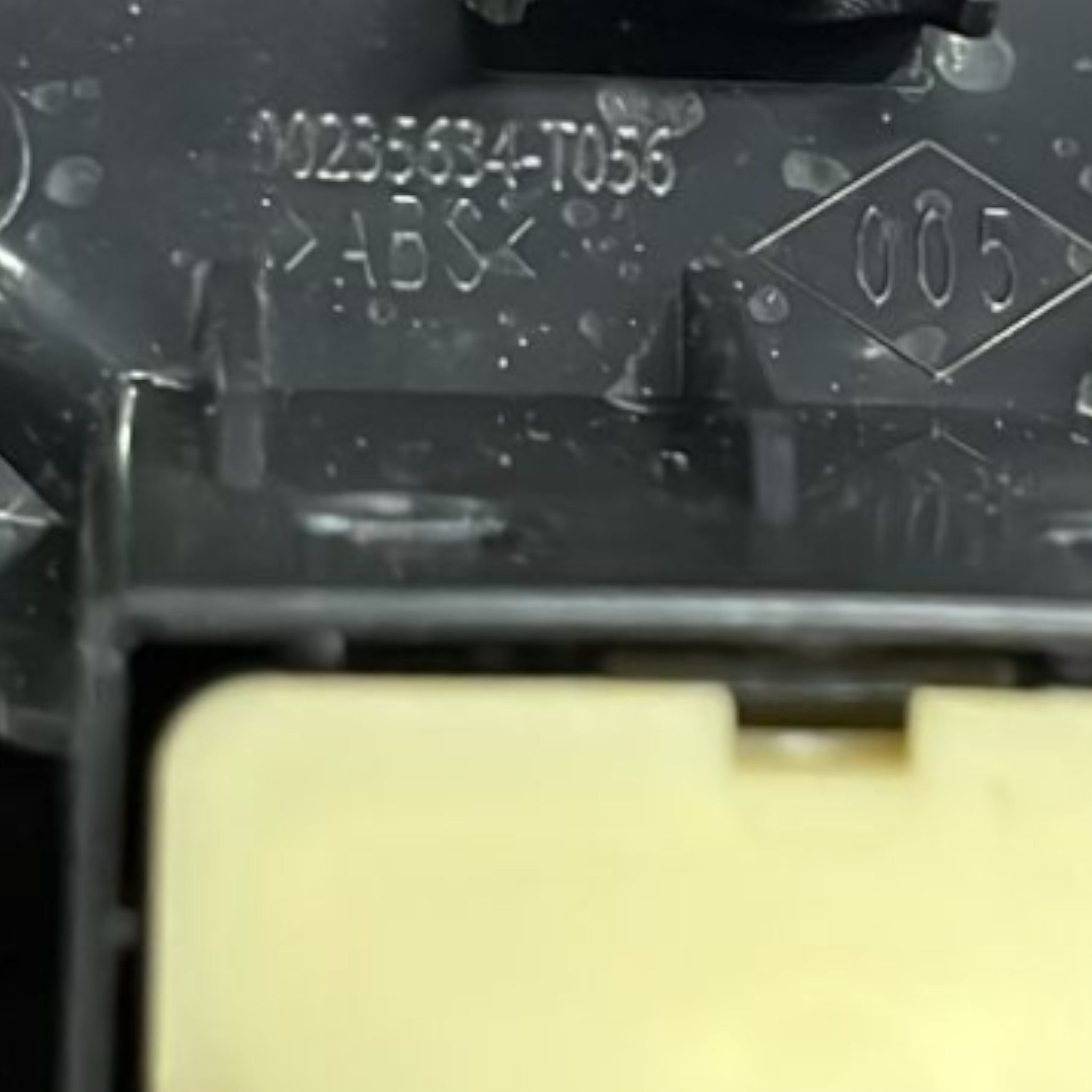 Pulsante Anteriore Destro Dacia Sandero II cod:00235634-T056 (2020 >)