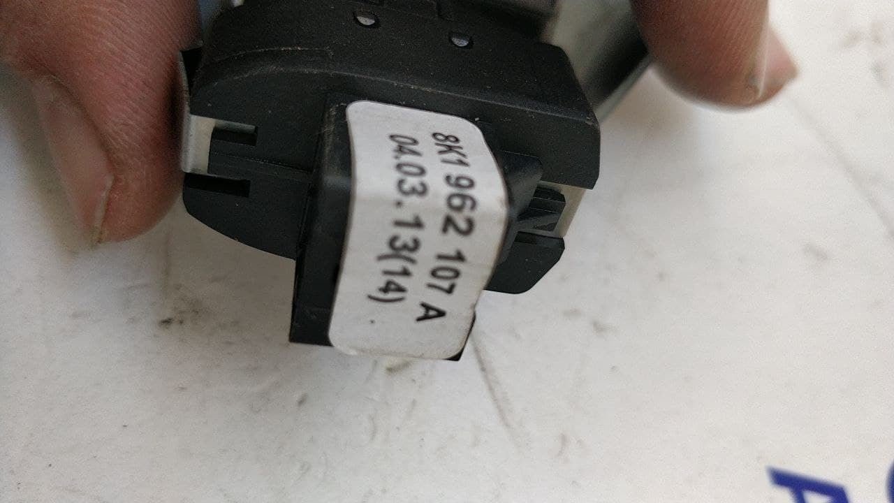 Pulsante blocca portiere interno Audi A4 b8 cod 8k1962107a