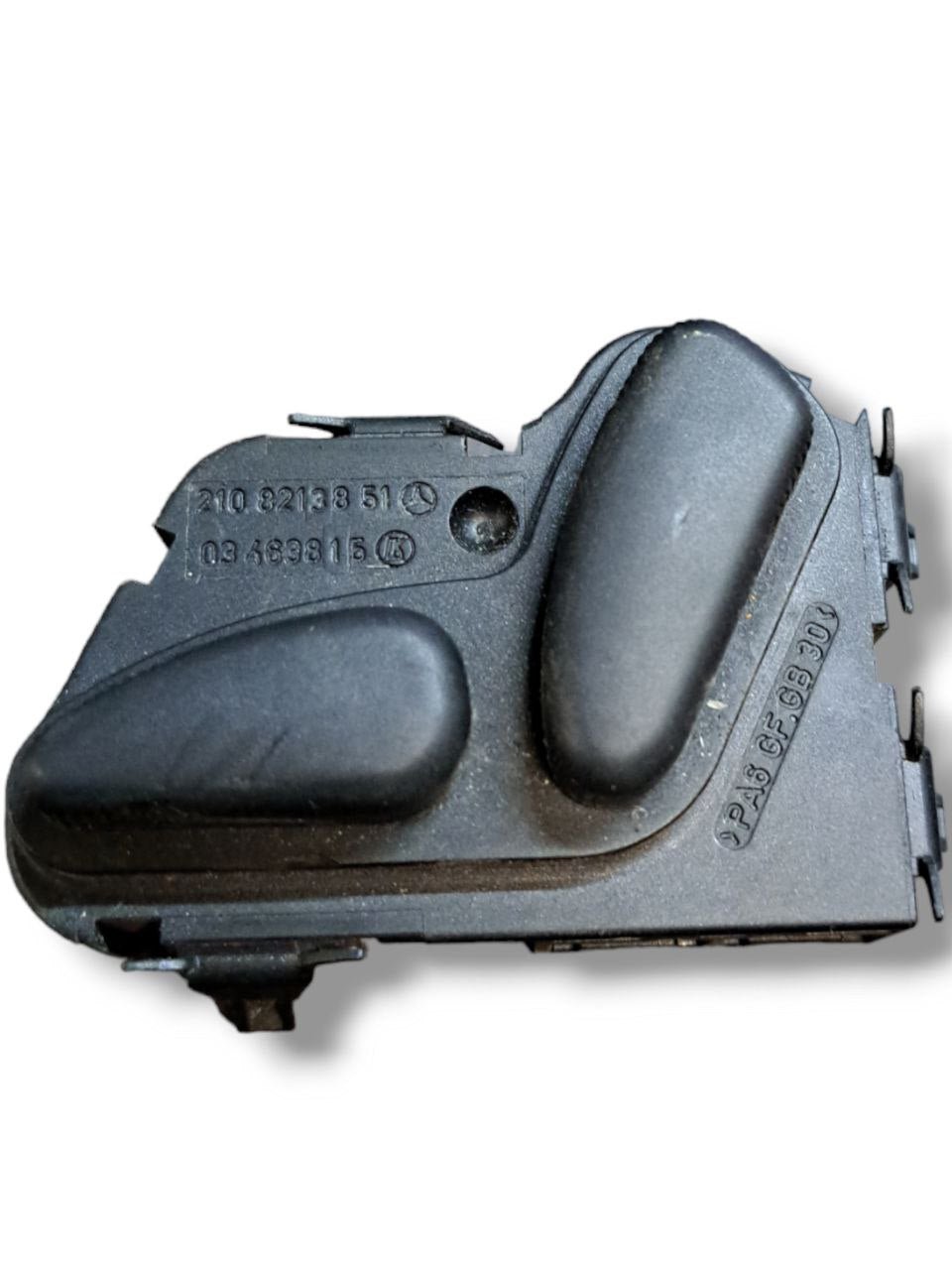 Pulsante regolatore sedile anteriore destro Mercedes-Benz Classe E W211  (2005) COD:2108213851