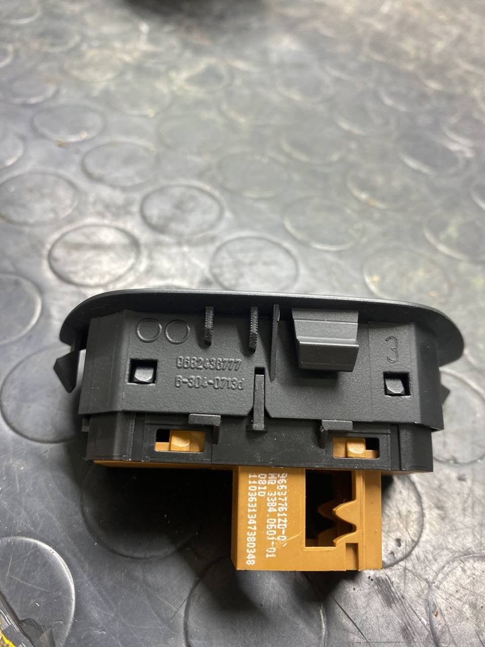 Pulsanti interruttori interni Citroeen c5 cod:9682436777 63040713d 63040713g 9682436677