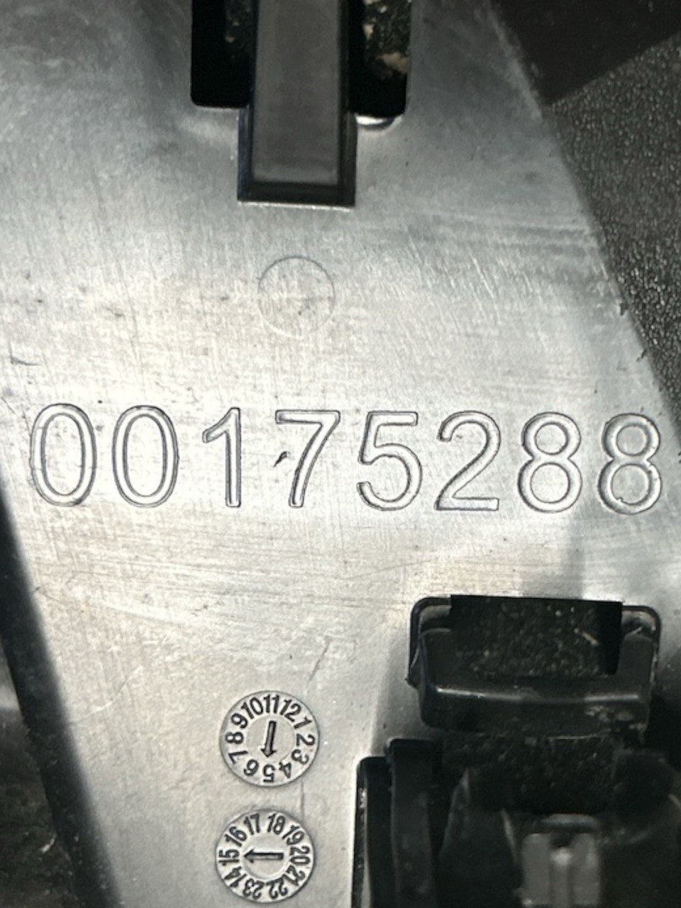 Renault Kadjar (2015 > 2022) cod.00175288 Rivestimento / Modanatura Superiore Tachimetro / Contachilometri