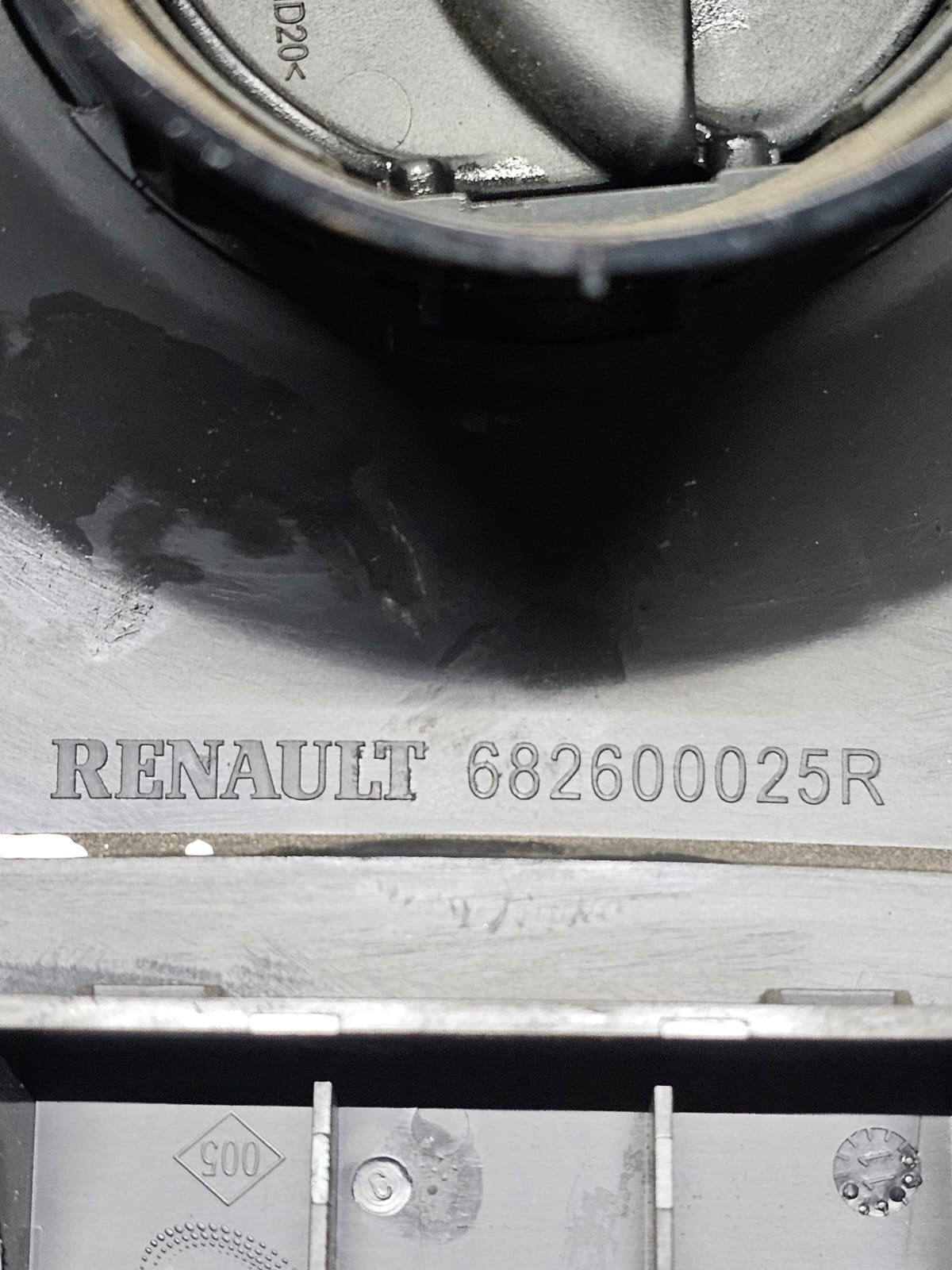 Renault Master  (2014-2019)   Cod:682600025R Mascherina Autoradio + Bocchette Aria + Ingresso Cavo AUX  (2014-2019)