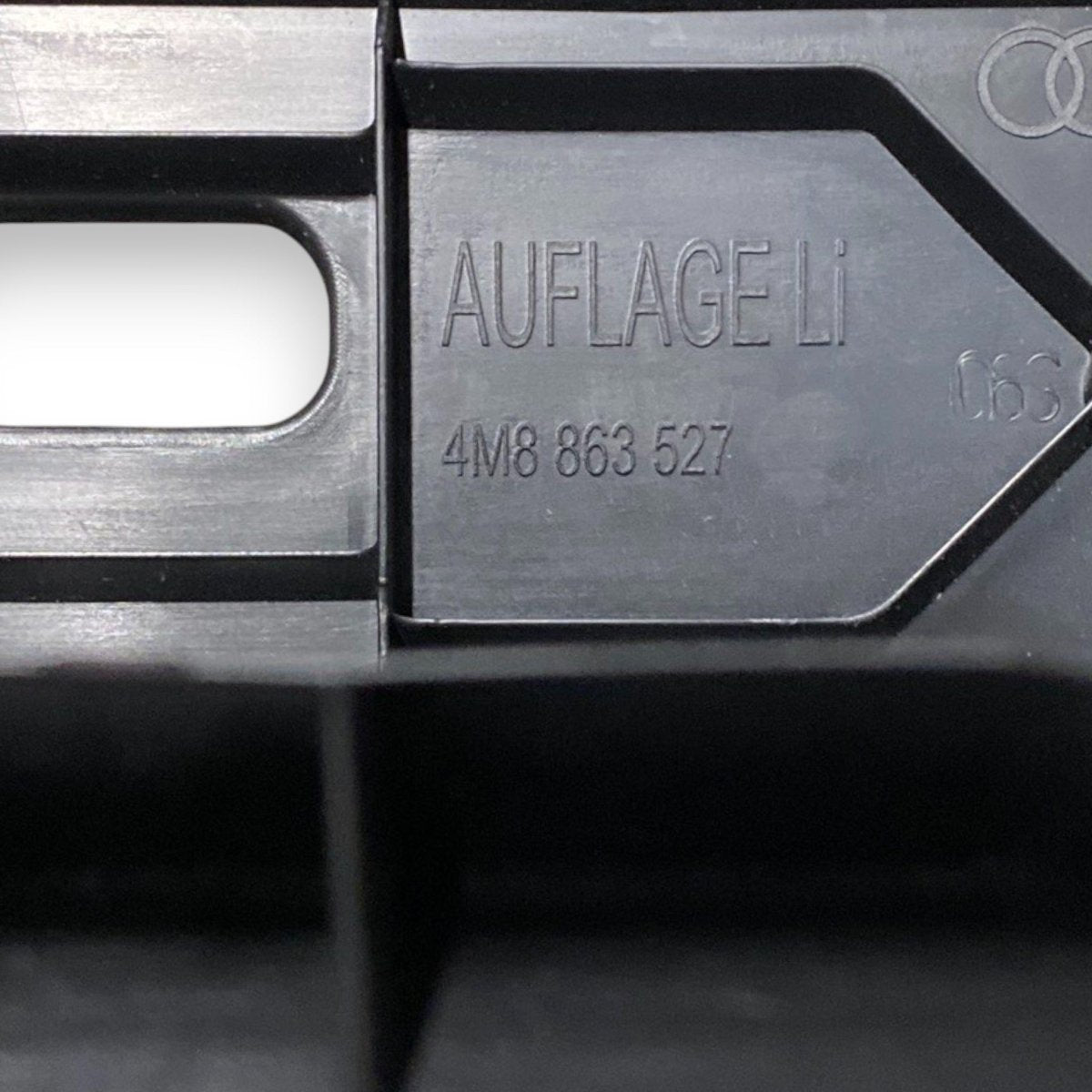 Rivestimento bagagliaio posteriore sinistro (sx) audi q8 (2018-) Cod: 4m8863527