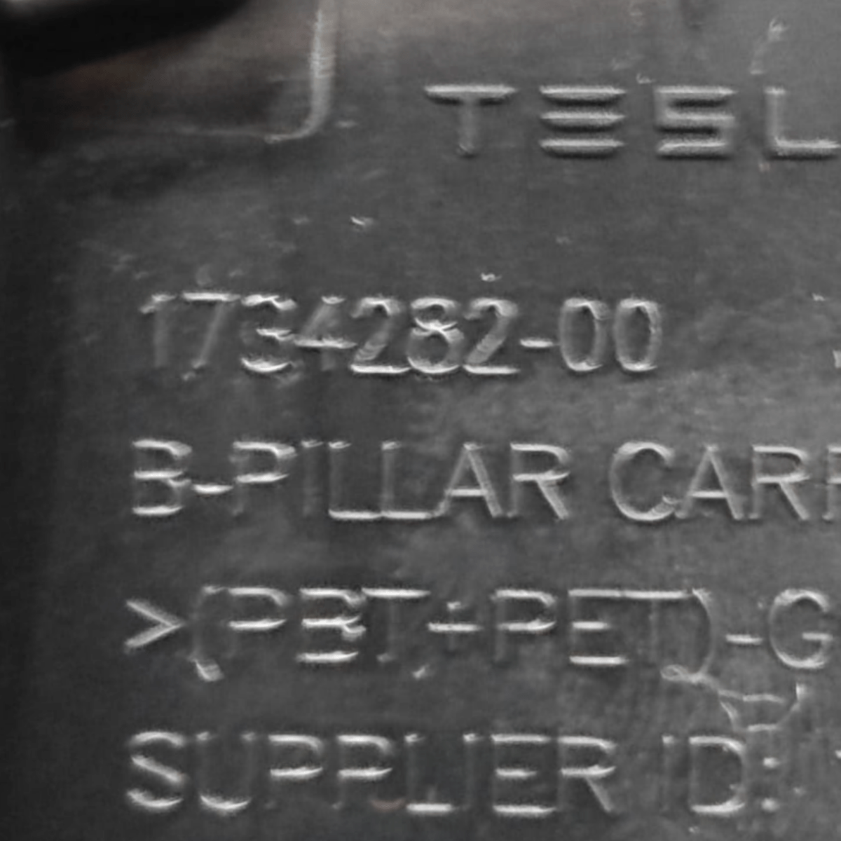 Rivestimento interno montante destro tesla model 3 cod: 173428200 (2023-) + telecamera