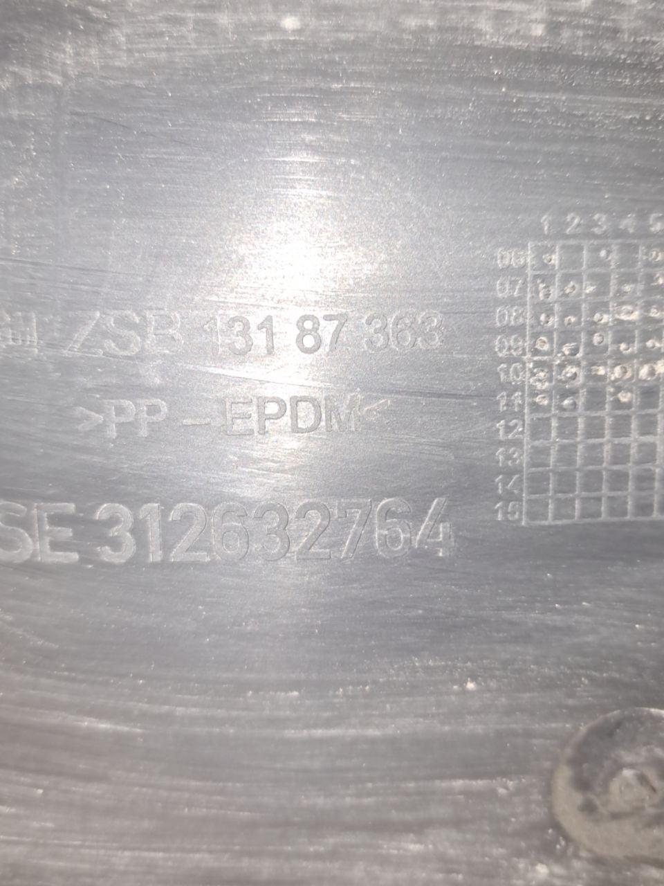 Rivestimento Passaruota / Parasassi posteriore destro Opel Corsa D 1.3 Diesel (2008) COD:13187363