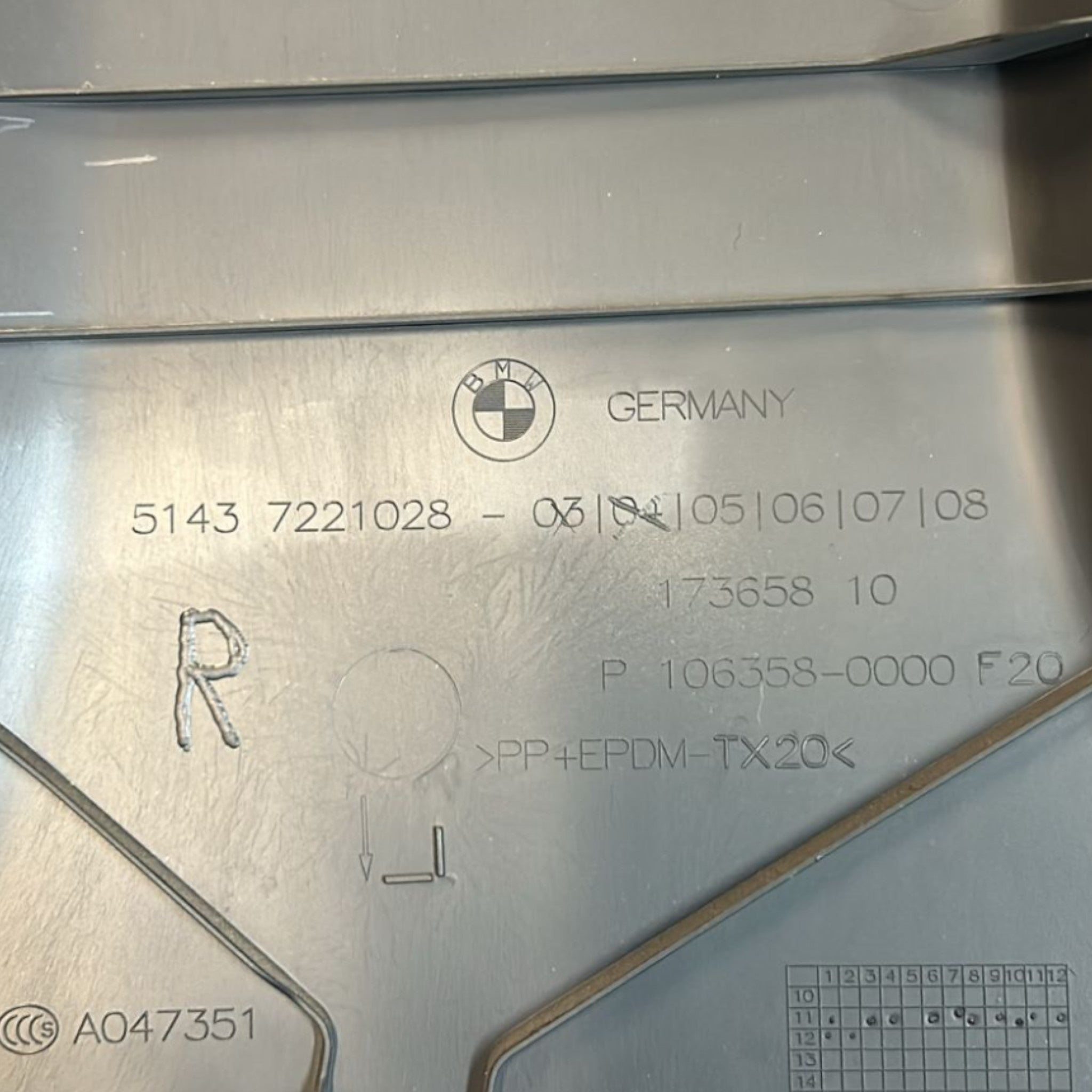 Rivestimento Pilastro B Inferiore Destro BMW Serie 1 (F20) cod.7221028 (2011 > 2019)