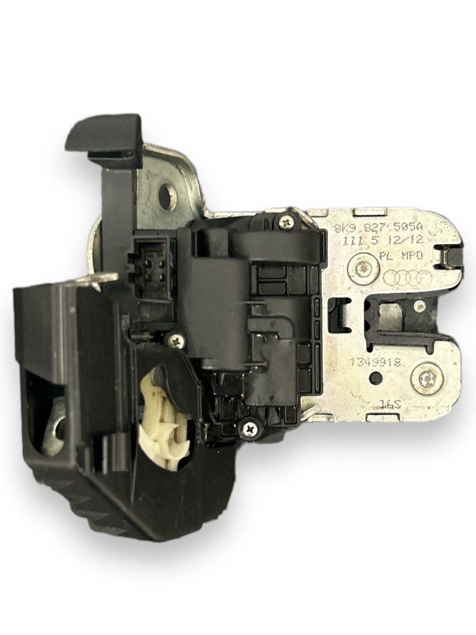 Serratura / Chiusura Portellone / Cofano / Baule / Bagagliaio Posteriore A4 (Audi A1 (8X1) / Audi A3 / Audi A6 (C7) / Audi A4 (8K5) / Audi A4 (B8) / Audi AK2) / Audi A5 (8TA) / Audi Q3 (2010 al 2017) cod.8K9827505A