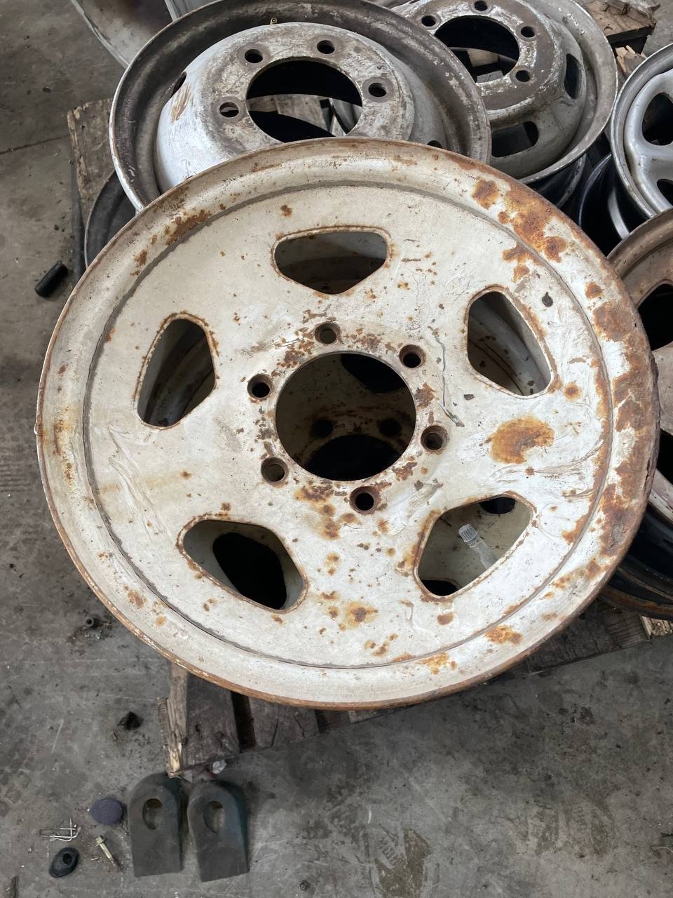 Set 4 cerchi in acciaio Mitsubishi Pajero v20 II r15