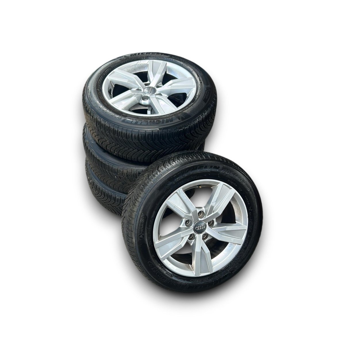 Set 4 cerchi in lega Audi A4 (B9) cod.8w0601025a (5 fori / 205 / 60 r16) (2015 > 2024)