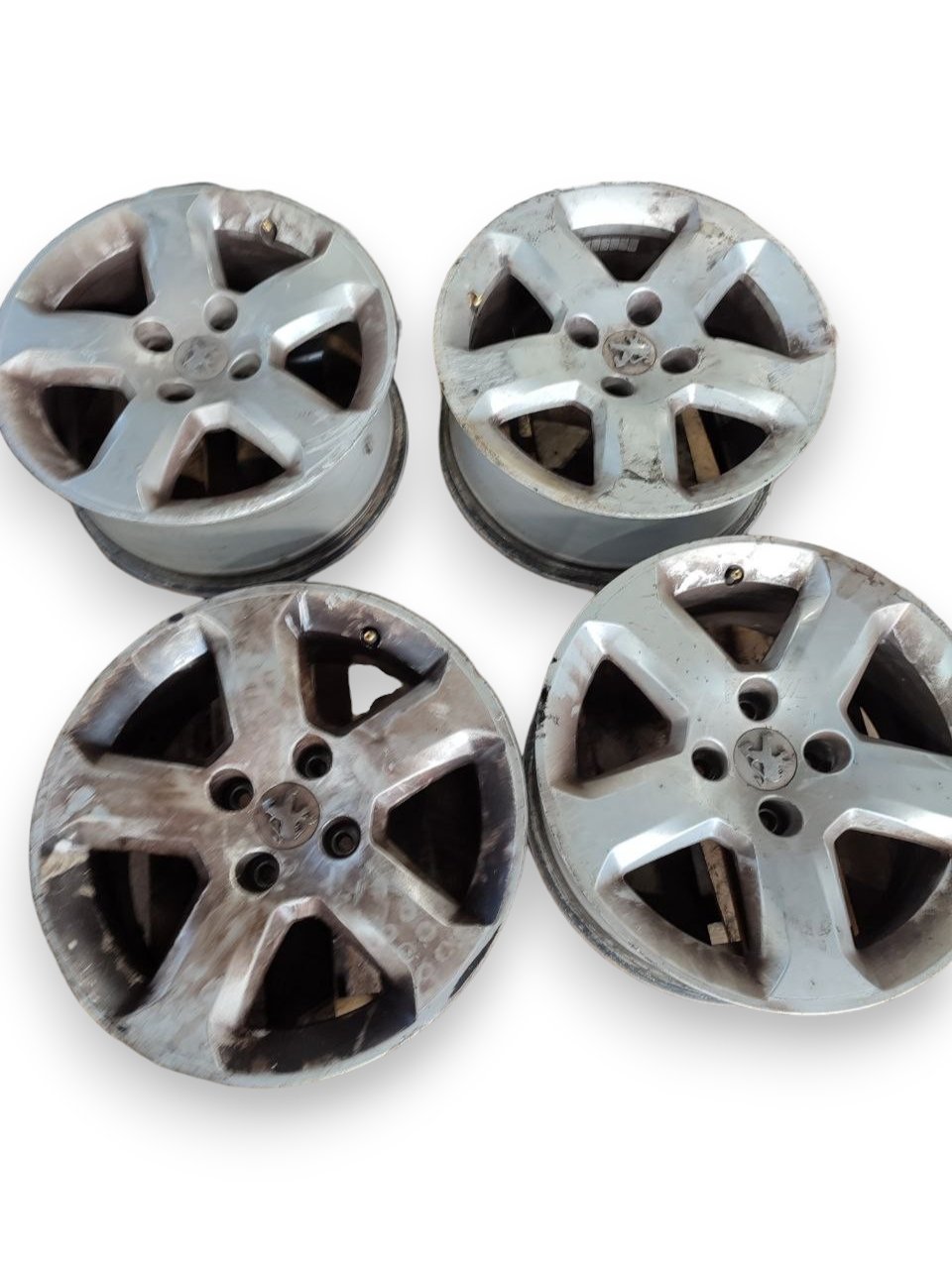 Set 4 cerchi in lega Peugeot Expert / 207 r16