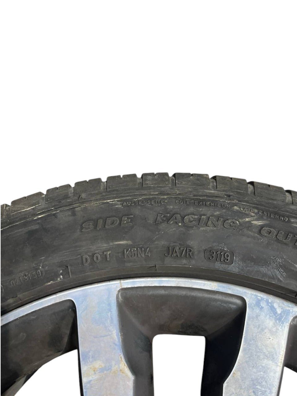 Set 4 cerchi in lega R20 con gomme neri Jaguar F-Pace X761 (2017->) cod.HK8M-1007-GA 255 / 50 / R20