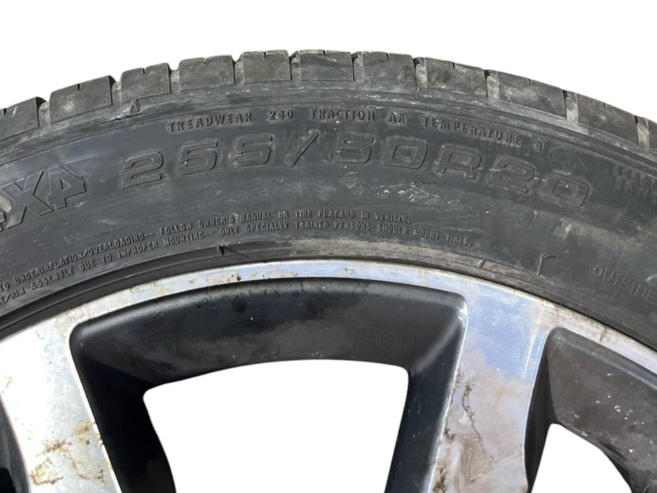 Set 4 cerchi in lega R20 con gomme neri Jaguar F-Pace X761 (2017->) cod.HK8M-1007-GA 255 / 50 / R20