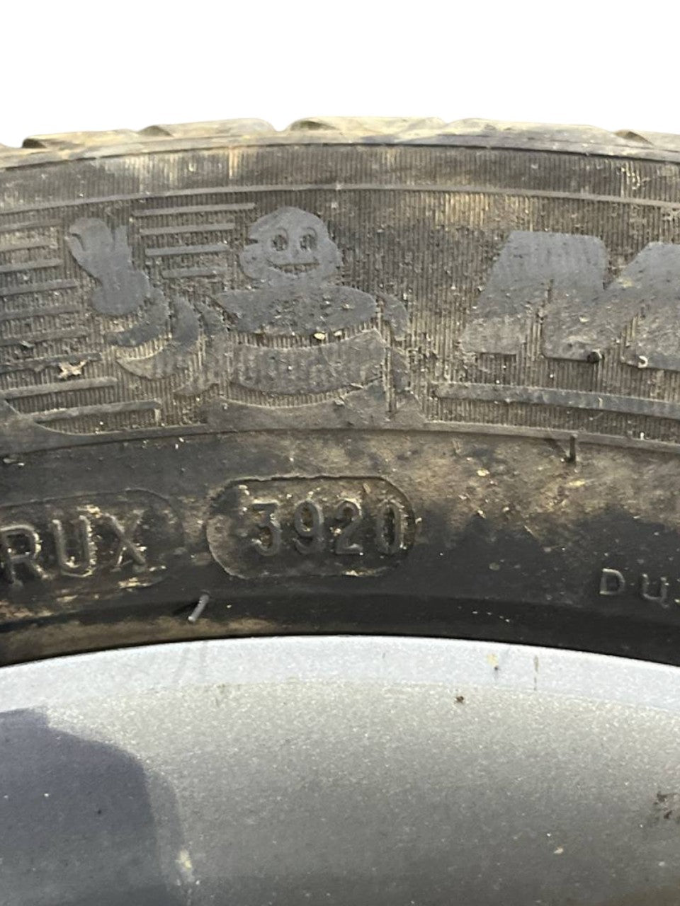 Set 4 cerchi R16 in ferro con copricerchi e gomme Dacia sandero steepway (2012-2020)