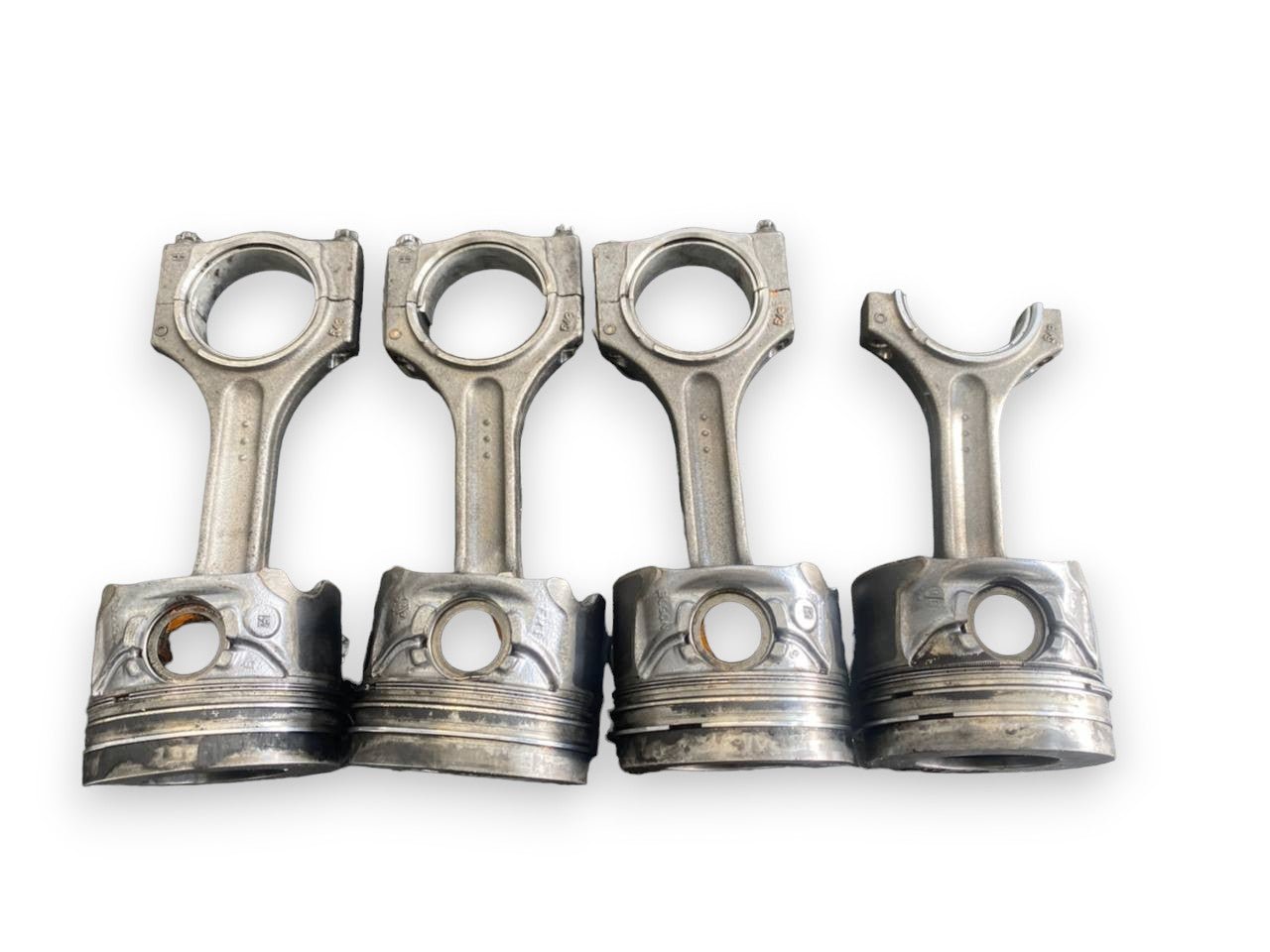Set 4 Pistoni completi di bielle Bmw X1  2.0 diesel (f48 - 2017) codice motore : B47C20A