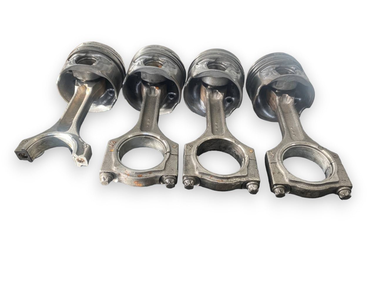Set 4 Pistoni completi di bielle Bmw X1  2.0 diesel (f48 - 2017) codice motore : B47C20A