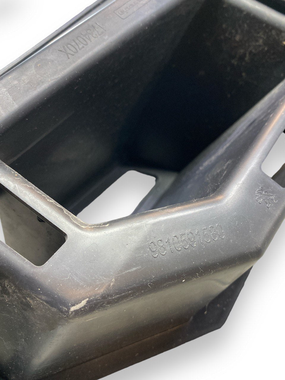 Staffa paraurti posteriore sinistra Peugeot 3008 ( 2019 ) cod. 9810591580