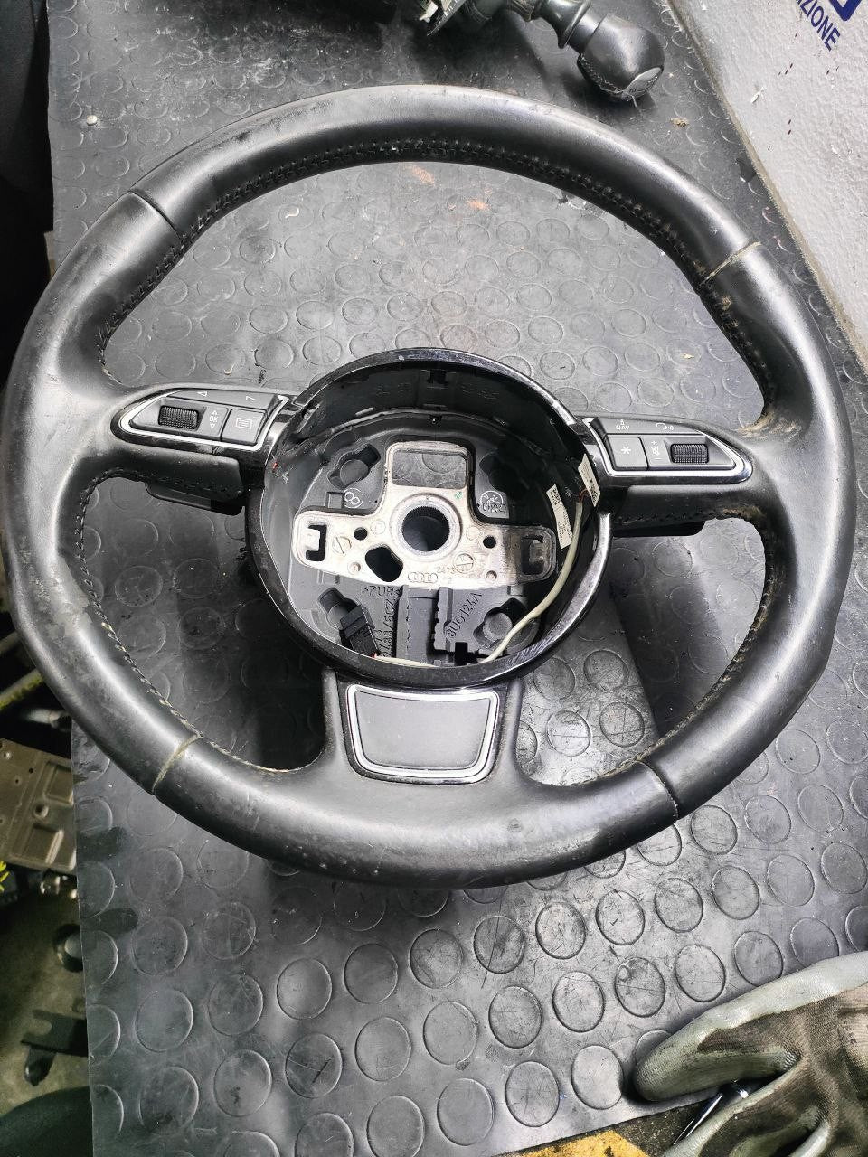 Sterzo volante Audi A3 1.6 tdi ( 8v1 - 2016 ) 1.6 tdi cod 8v0419091 ( con palette cambio )