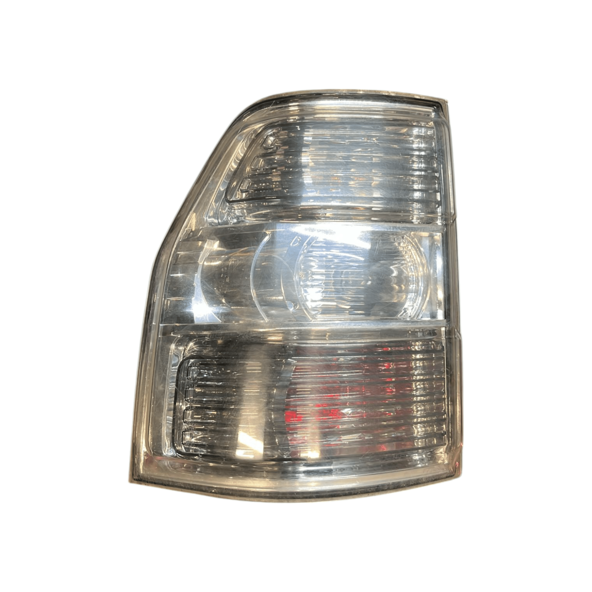 Stop / fanale posteriore sinistro alogeno Mitsubishi Pajero V80 3p (2006-2021)
