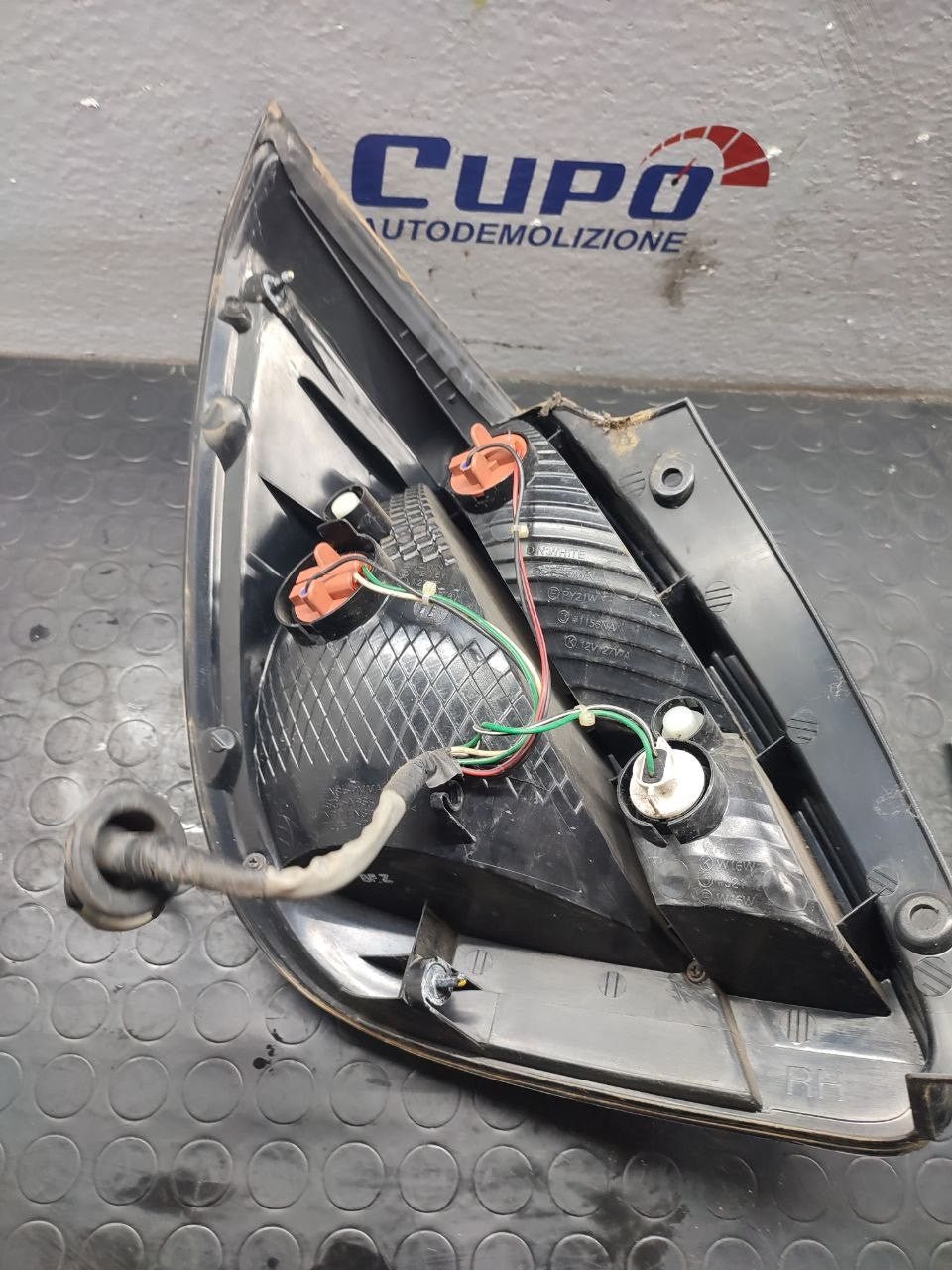 Stop posteriore destro Kia Rio 5p ( 2006 )