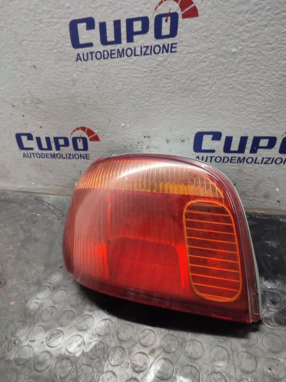 Stop posteriore sinistro Toyota Yaris ( mk1 - 1999 )