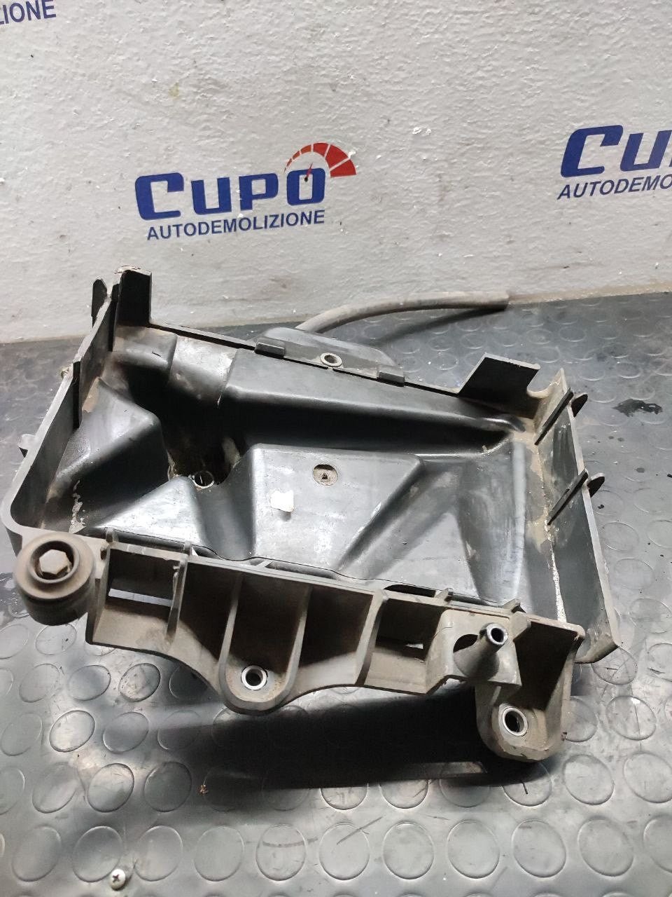 Supporto Batteria Volkswagen Golf 4 (2001) Cod:6Q0915331