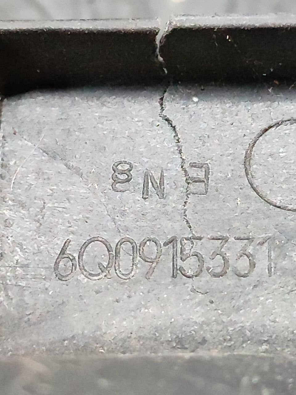 Supporto Batteria Volkswagen Golf 4 (2001) Cod:6Q0915331