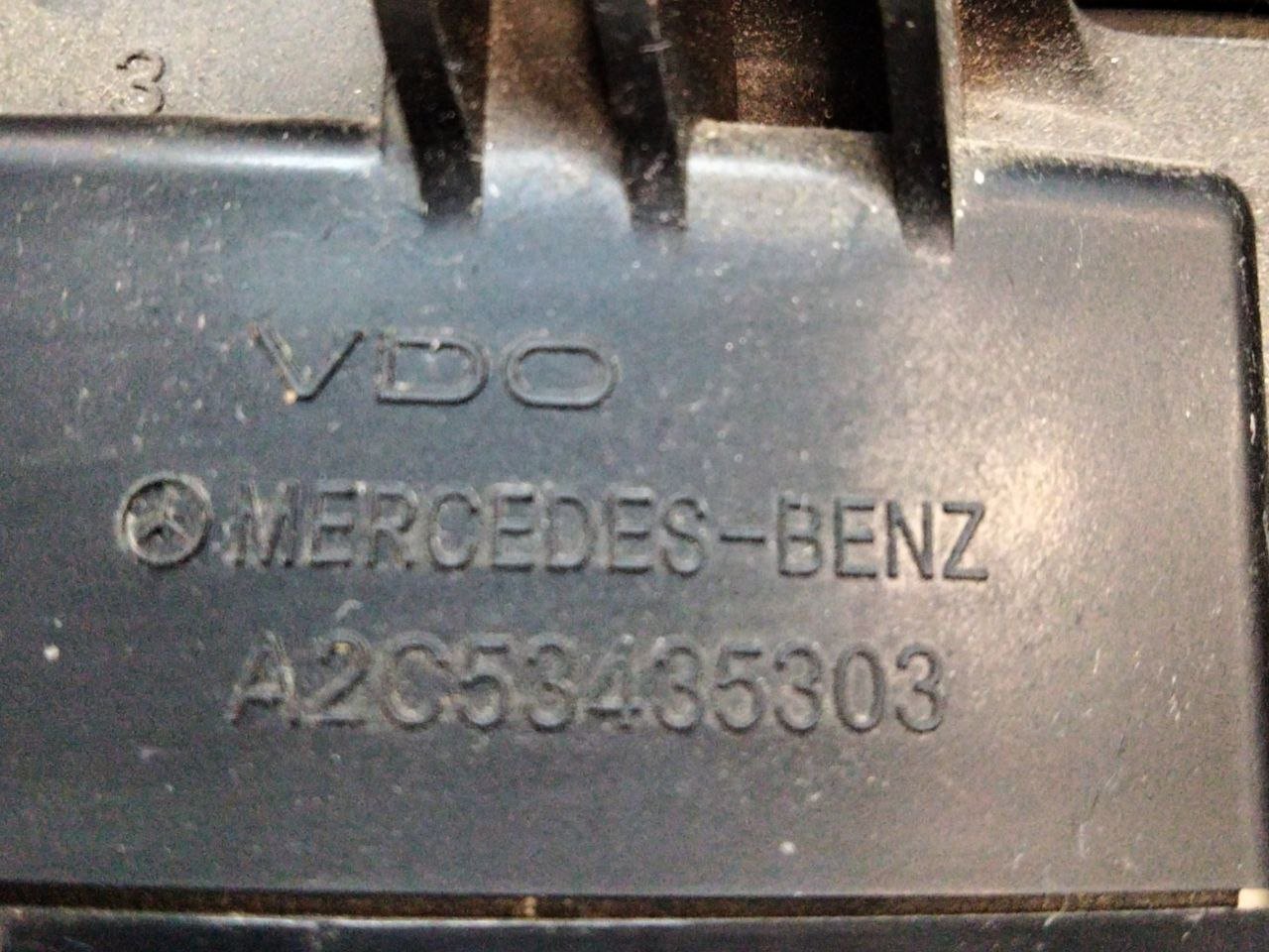 Tachimetro / Contachilometri / Quadro Strumenti Mercedes-Benz Classe C W204 2.2 diesel (2007 al 2014) cod.A2049005413