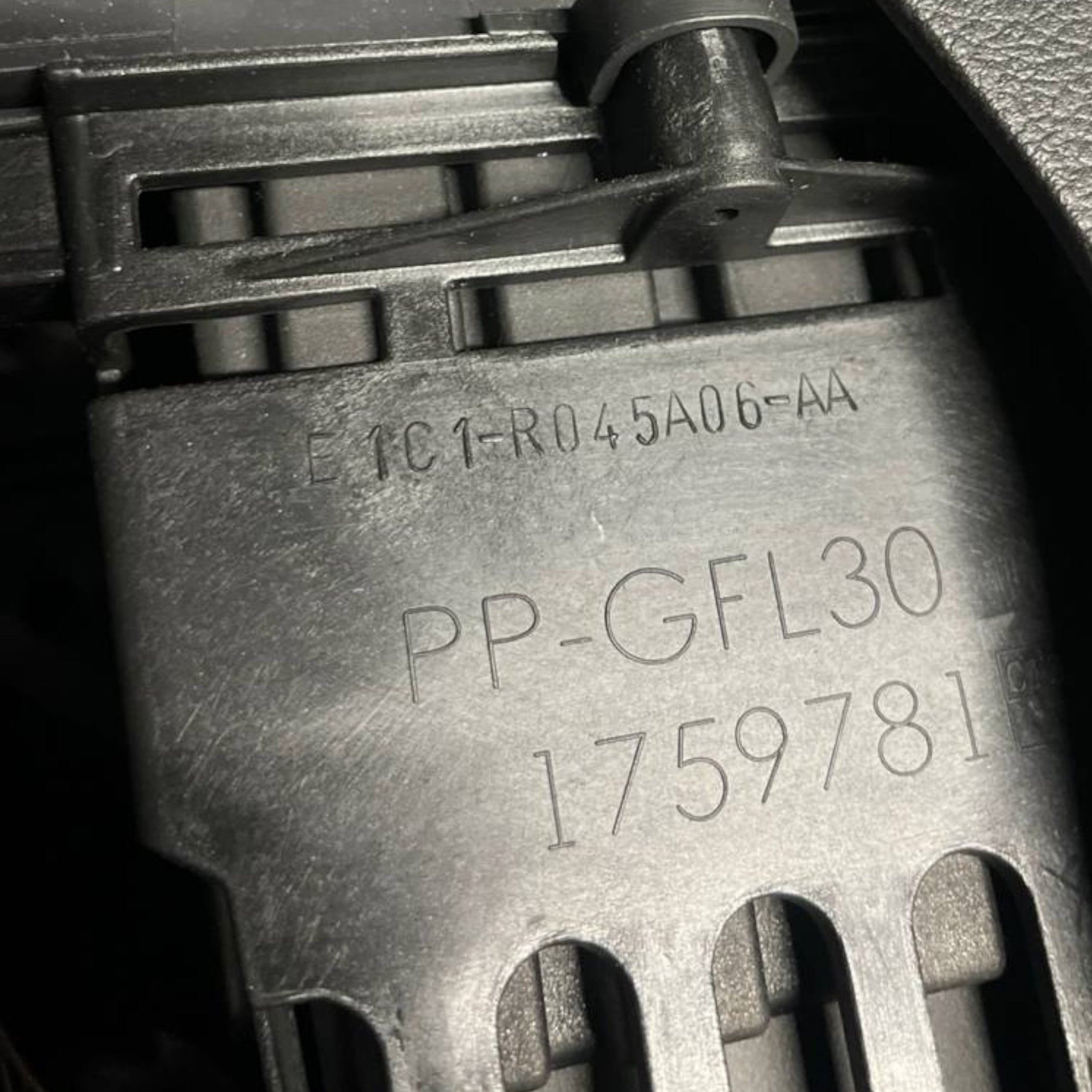 Tunnel Centrale + Bracciolo Ford Kuga II (2012 al 2019) cod: E1C1-R045A06-AA