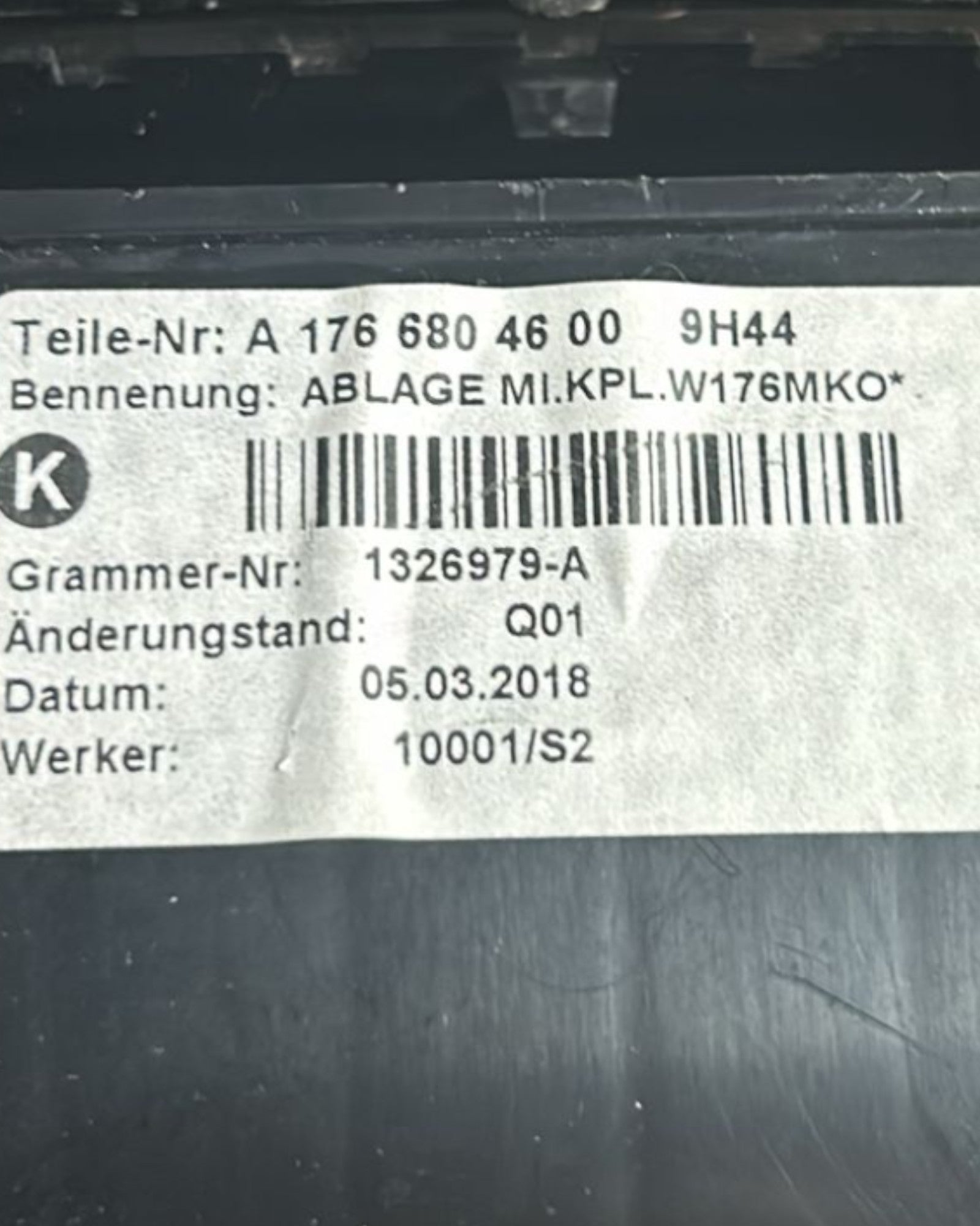Vano Porta Oggetti Tunnel Centrale Mercedes Benz Classe A (W176) cod.A1766804600 (2012 > 2018)